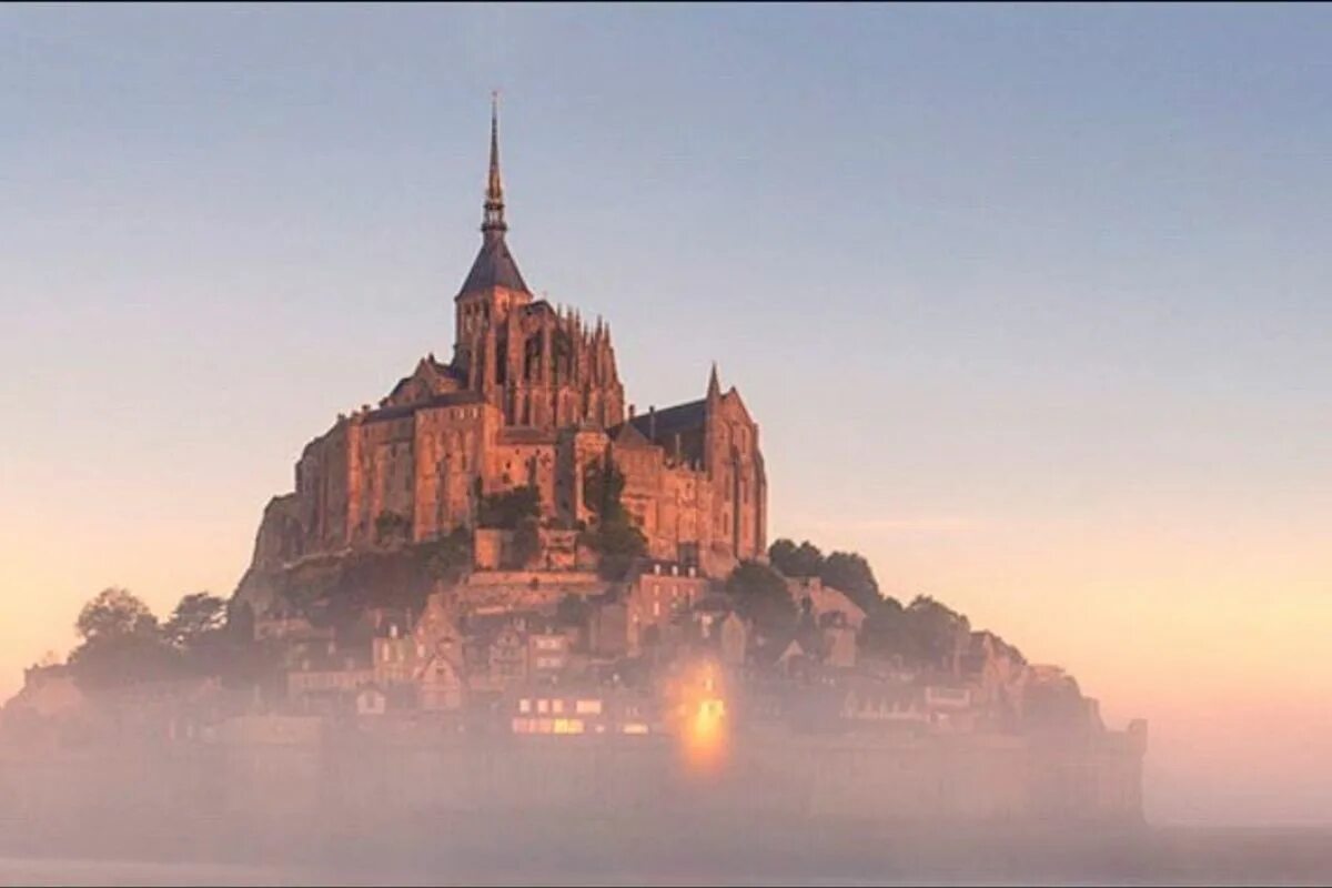 Шато леон екатеринбург улица. Замок балтым екатеринбург. Замки екб. Замки екб. Замки екб.