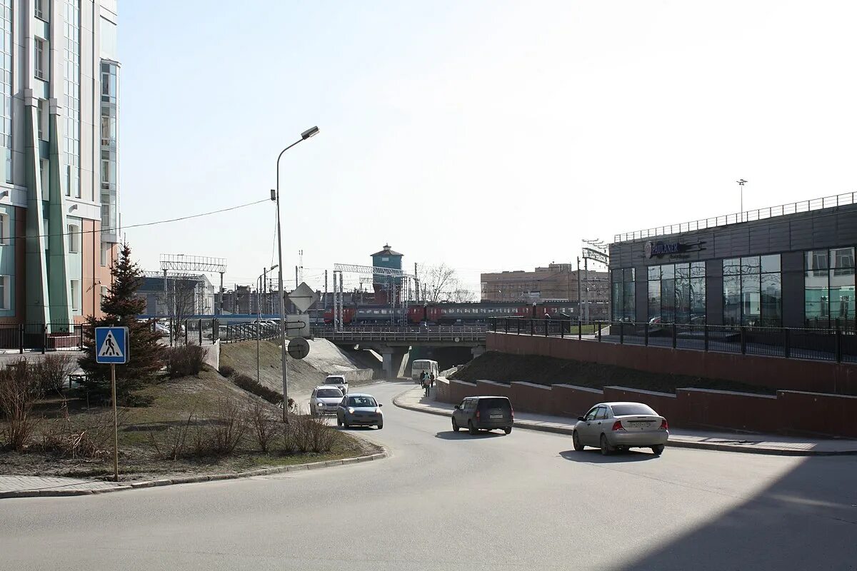 Владимировская 2/1 новосибирск. Спуск новосибирск. Спуск новосибирск. Туннельный спуск новосибирск. Туннельный проезд.