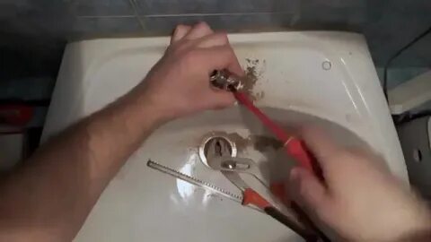 Как выкрутить сломанный эксцентрик смесителя