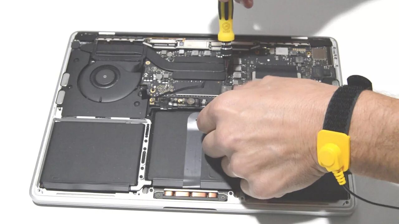 Аккумулятор macbook air. Macbook pro a1708. a1708 macbook pro 13. macbook pro 1708 разобрать. smc macbook a1708.