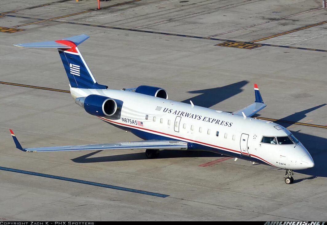 Самолет Bombardier CRJ 100/200. Бомбардье CRJ-100/200. Самолет Бомбардье CRJ. Canadair CRJ 200 самолет. Самолет canadair crj 200