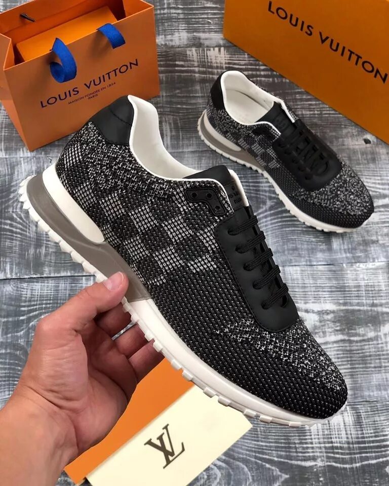 Кроссовки vuitton мужские. Кроссовки Louis Vuitton мужские. Louis Vuitton кроссовки мужские Runaway. Мужской кроссовки лую витон. Луи Виттон кроссовки мужские оригинал.