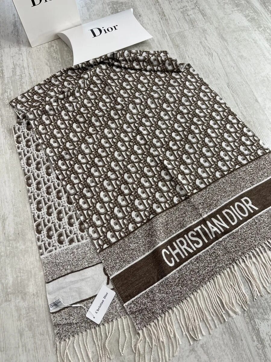 Палантин диор. Шарф кристиан диор кашемир. Платок кристиан диор. Палантин кристиан диор оригинал. Шарф кристиан диор оригинал.