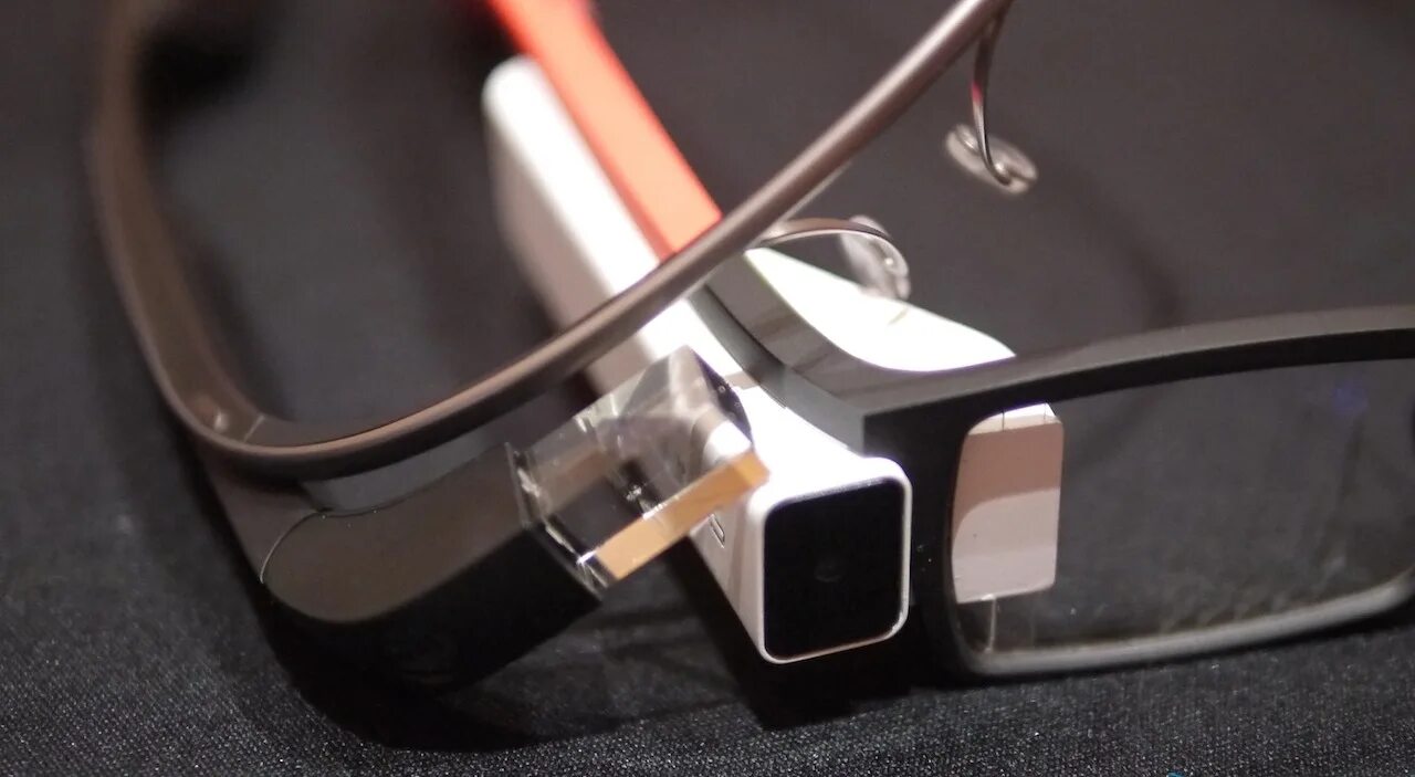 очки сломалась дужка. очки на леске. очки с эластичными дужками. открыть дужки очков. починить дужку очков.