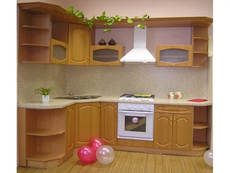 Кухонный гарнитур. Кухонный гарнитур калуга. Сурская мебель кухни сити анегри. Янтарный кухонный гарнитур. Кухня классика светлая прямая.