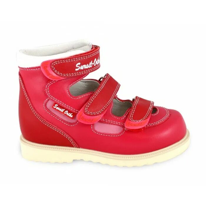 Магазин детской обуви киров. Витрина детской обуви. Ортопедическая обувь. Обувь детская фабрика. Детский обувной магазин.