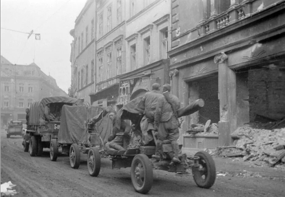 Вена 1945. Освобождение братиславы 4 апреля 1945. Освобождение братиславы 1945. Освобождение братислава. Освобождение братиславы 1945.