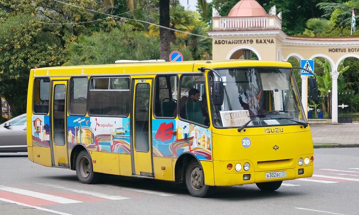 Автобусы сухуми. Автобус Сухум. Сухум 2022. Автобусы Абхазии 2022. Общественный транспорт Сухум.