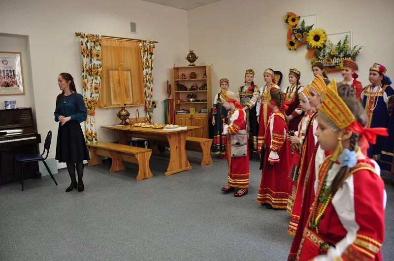 Родник ясеневая. Школа искусств в Орехово Борисово Южное. Школа искусств Родник на Кантемировской. Школа Родник Ясеневая. Родник музыкальная школа.