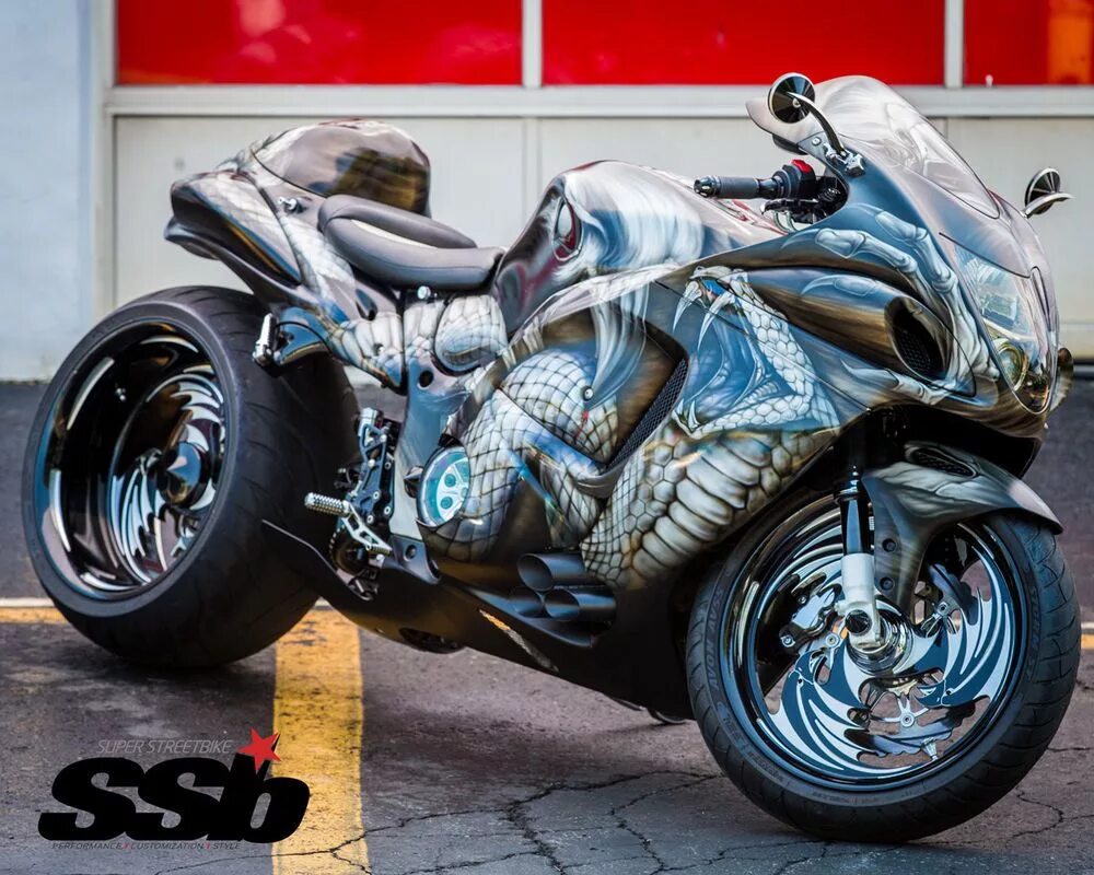 Out of custom. Suzuki hayabusa custom. suzuki hayabusa кастом. suzuki hayabusa custom streetfighter. кастом чоппер из сузуки хаябуса.