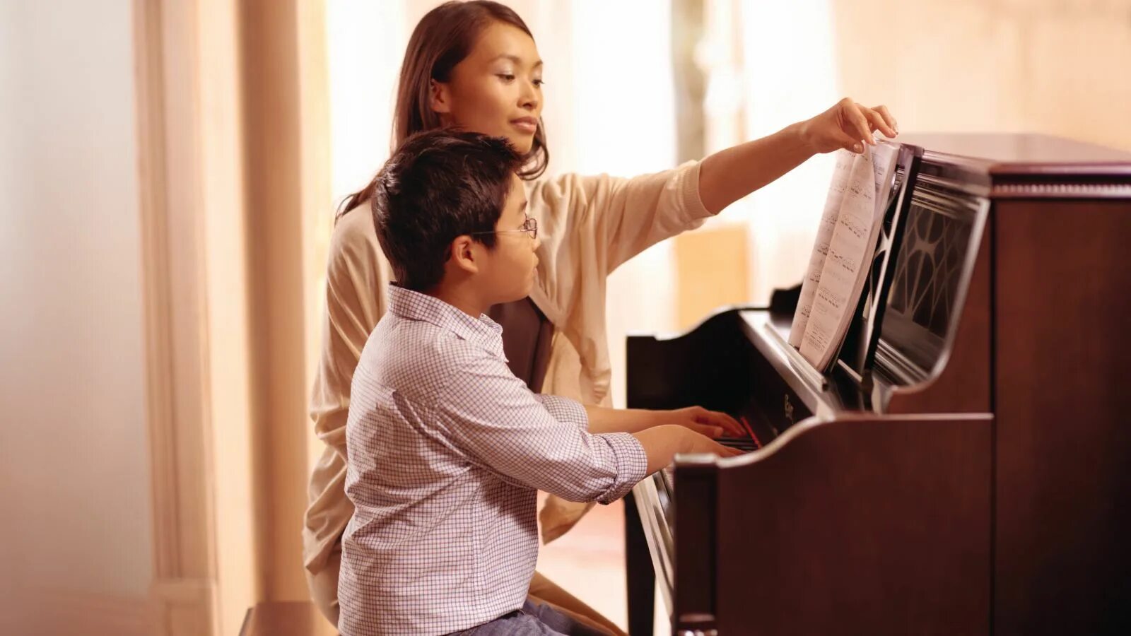 Play the Piano. Playing the Piano. Play Piano Play the Piano. Sister play piano