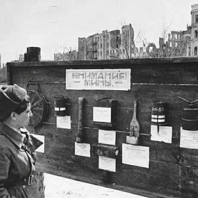 Объявят военное время. Сталинград 1943 год. Вокзал Сталинград 1943. Музей обороны Сталинграда в Волгограде.