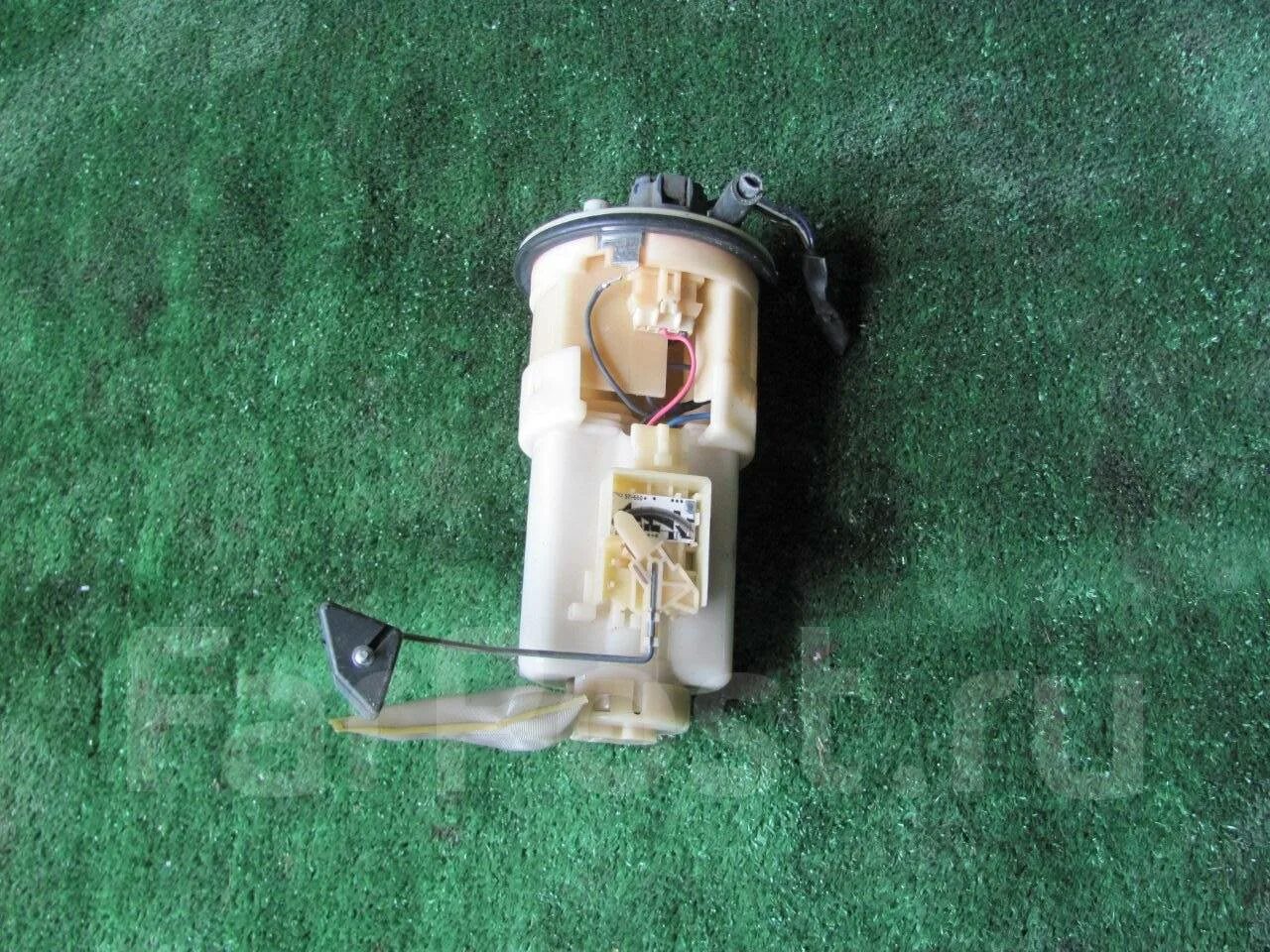 Топливный насос тойота витз. Toyota ractis ncp100. Toyota corolla 2005 насос топливный. Топливный насос тойота ярис. Топливный насос тойота платц.
