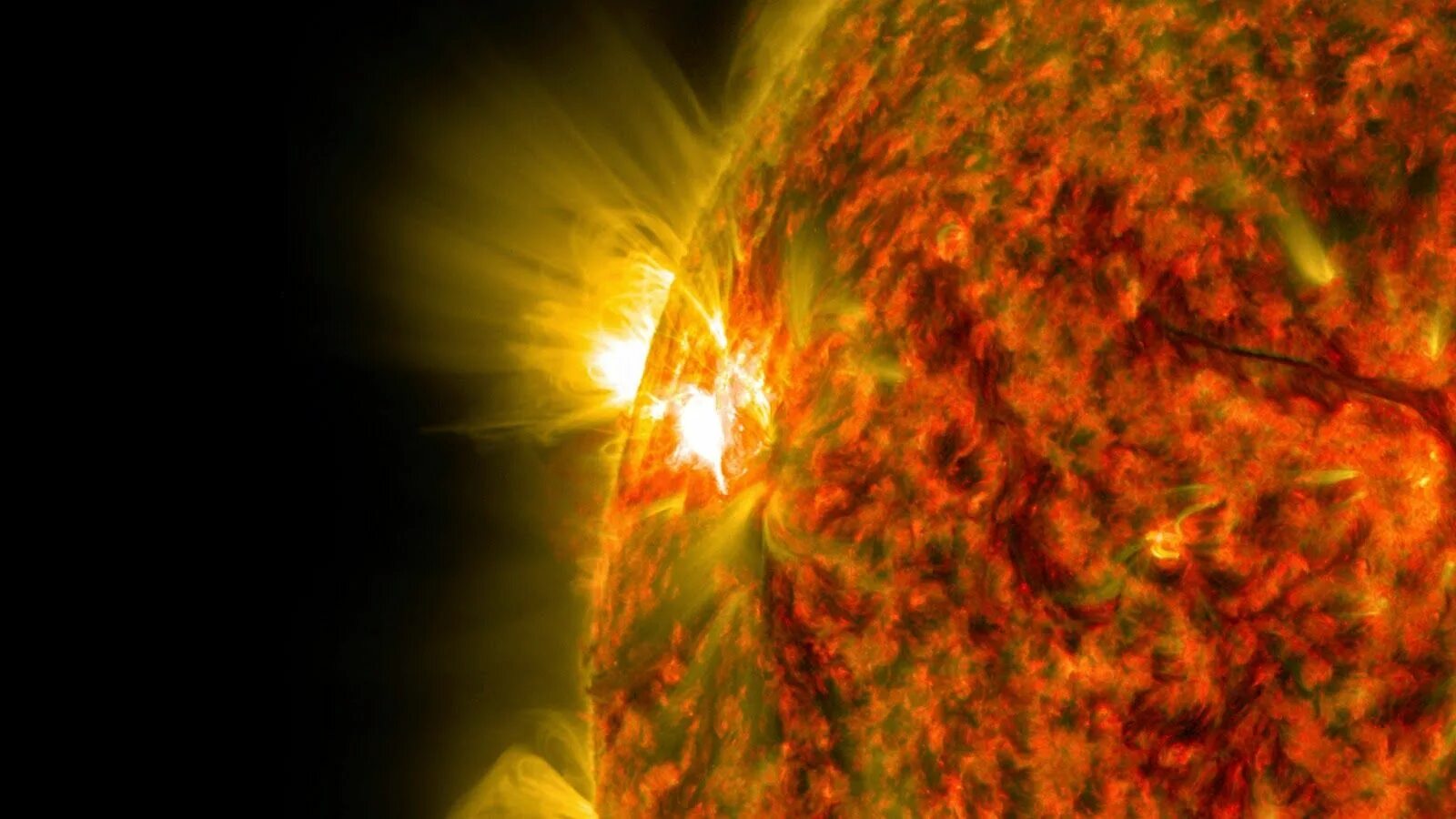 Солнце фото. Солнечные вспышки. Взрыв солнца. Вспышки на солнце. Вспышка на солнце 14 декабря 2023