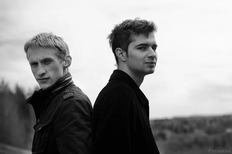 Гомосексуальные мужчины. Мальчики обнимаются. Любовь двух парней. Дольф ламберт и кевин уорхол. Мальчики и парни.