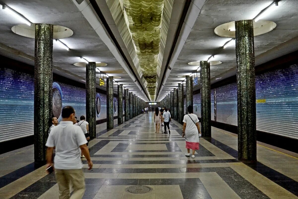 Ул космонавтов метро. Екатеринбургский метрополитен проспект космонавтов. Ул космонавтов метро. Метрополитен екатеринбург станция проспект космонавтов. Метро проспект космонавтов екатеринбург внутри.