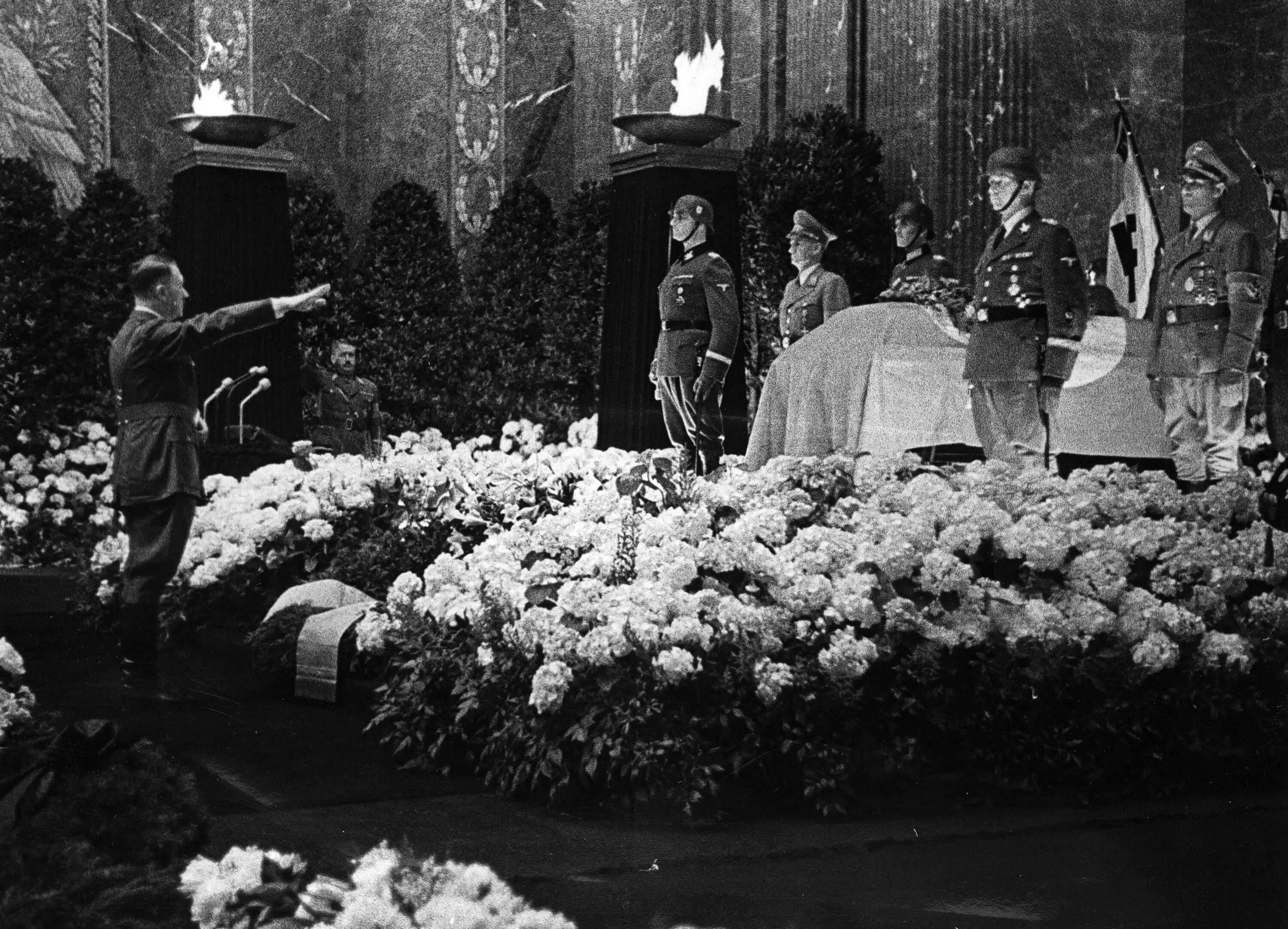 Могила адольфа гитлера. Рейнхард Гейдрих похороны. Похороны Рейнхарда Гейдриха.