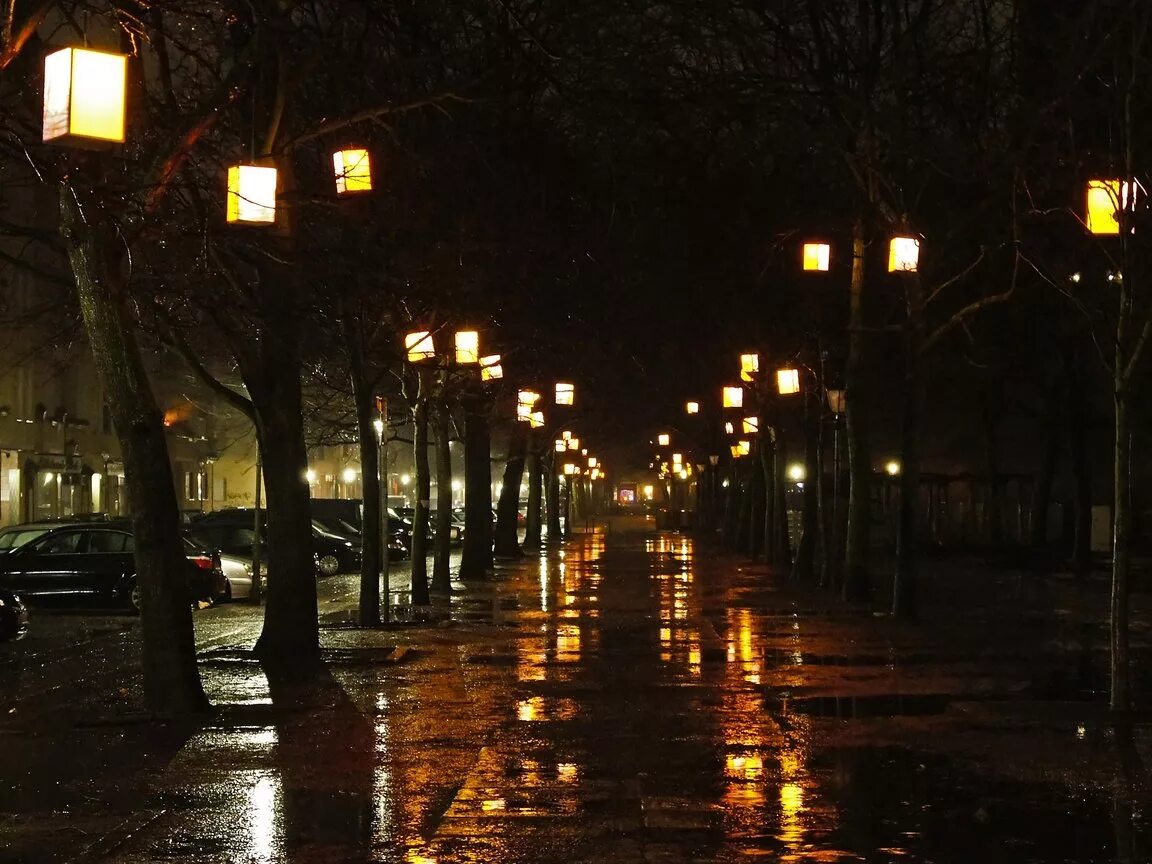 Город вечер дождь. Ночная улица с фонарями. Улица дождь ночь. Дождь в городе ночью. Вечер улица фонарь.