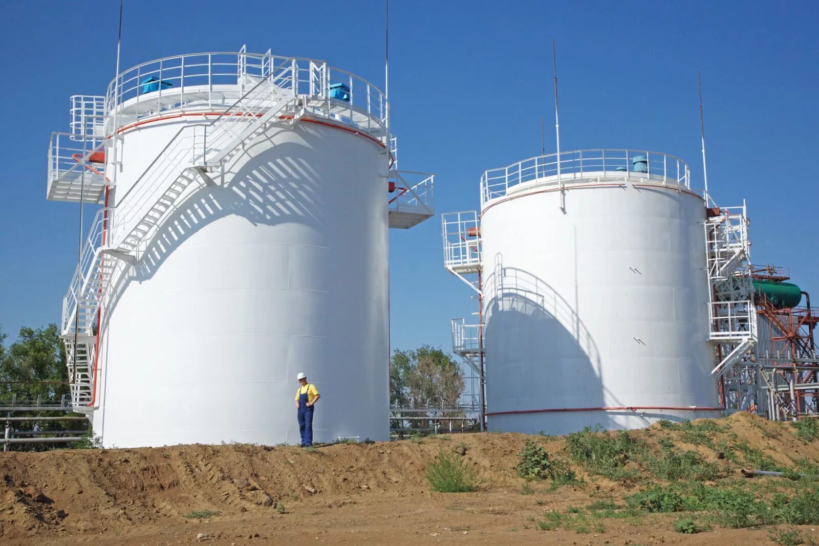 резервуар вертикальный 1500м3. резервуар вертикальный рвс-1000. рвс резервуар вертикальный стальной. резервуар рвс 2000. рвс резервуар вертикальный стальной нефть.