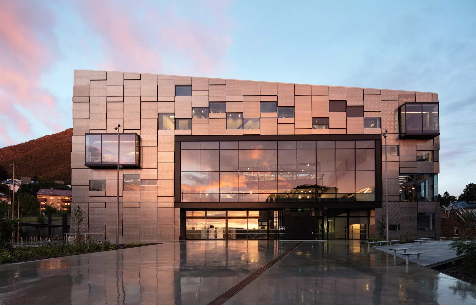 Www фасад. Национальная Академия искусств Бергена. Снохетта. Snohetta Architecture. Музыкальная школа берген.