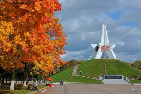 Porno ayol erining dostlariga xizmat qiladi