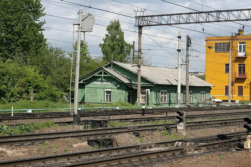 Станция волковская спб. Платформа волковская. Станция метро волковская. Волковская вокзал. Волковская метро питер.