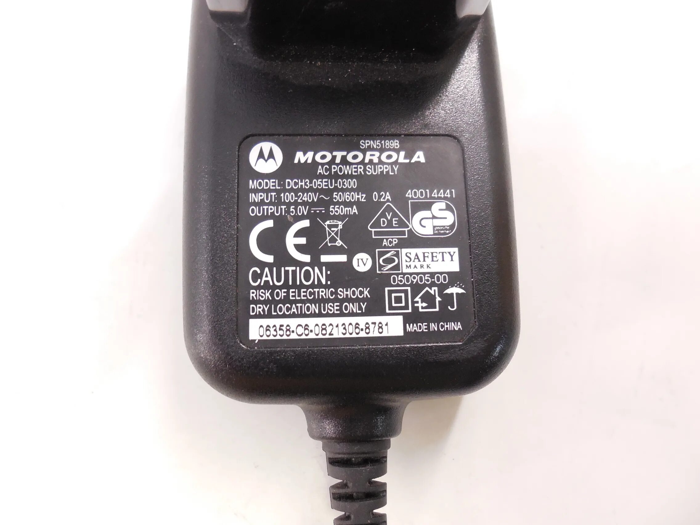 Зарядка 1 ампер. Блок питания Motorola dch3-05eu-0300. Блок питания для рации Моторола GP 2400. Блок питания для Motorola gp300. Блок питания Моторола 12 вольт.