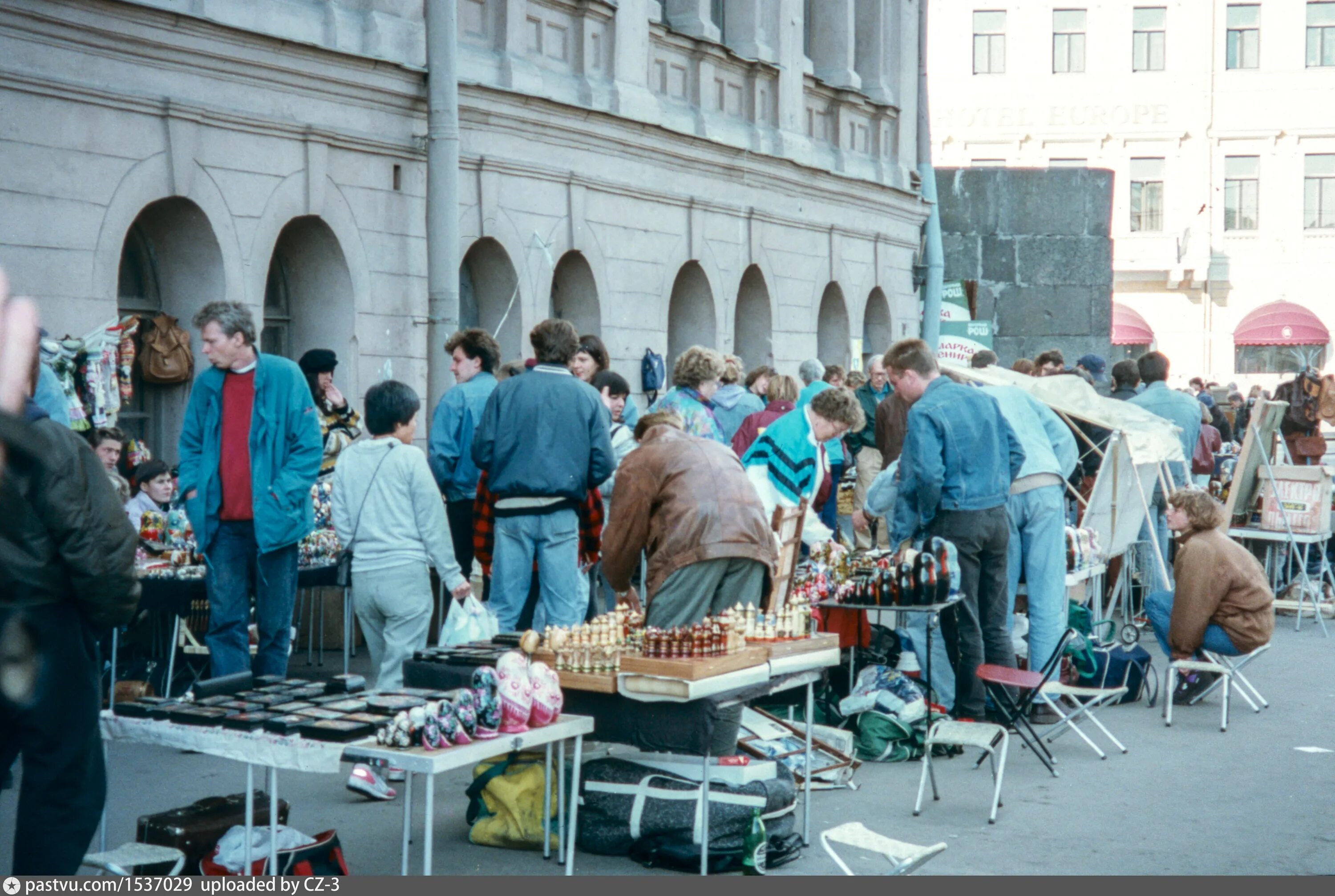 Передача 1993. Санкт-Петербург 1993 год. Думская улица Санкт-Петербург. Питер 1993 год. Уличная торговля начала 90х.