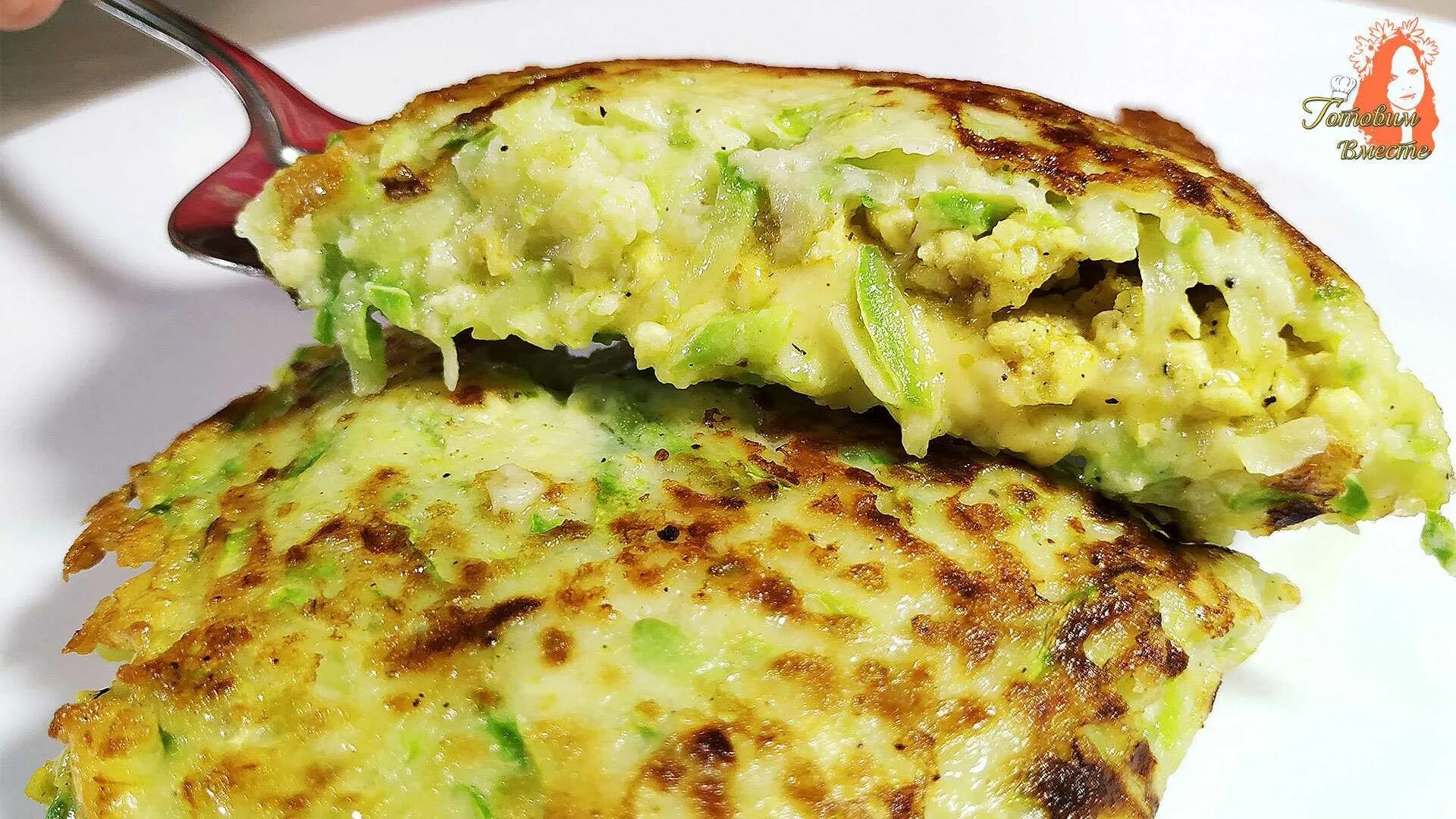Рецепт из кабачков быстро. Кабачковые чебуреки. необычные блюда из кабачков. кабачковые пирожки с сыром. блюда из кабачков и сыра.