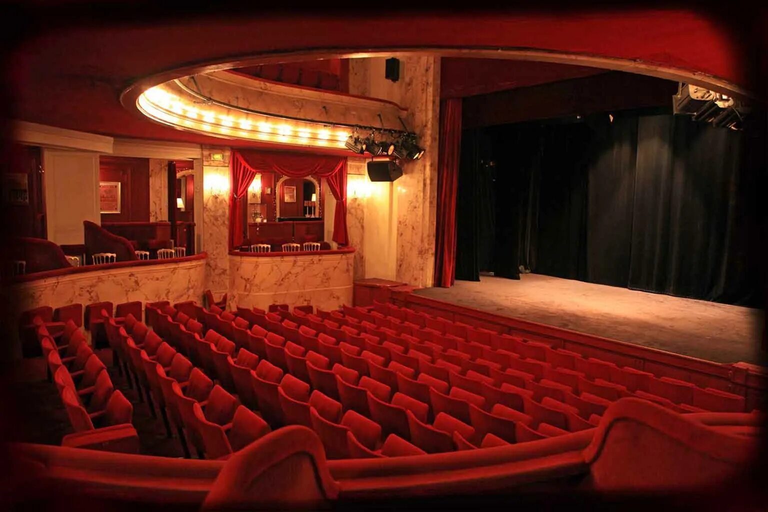 Театр Мариньи в Париже. Частный театр. Частный театр фото. Частным театрам.