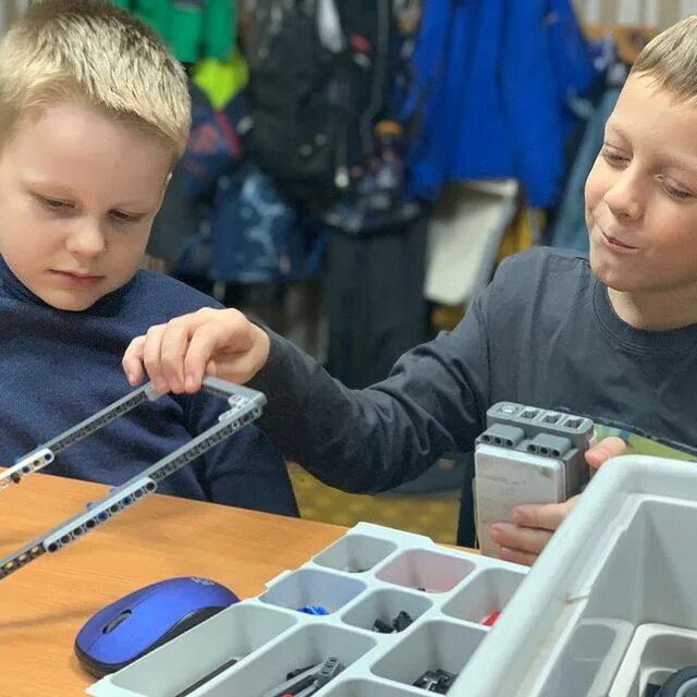 Робототехника город тавда 2022. Комплект робототехники в школе. Конкурс робототехника грамота. Медали по робототехнике. Робототехника и программирование для детей.