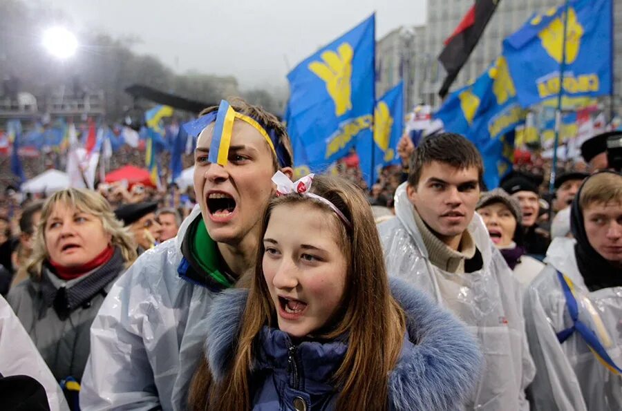 Против западной украины. Жители Западной Украины. Молодежь на Майдане. Студенты на Майдане. Украинская молодежь.