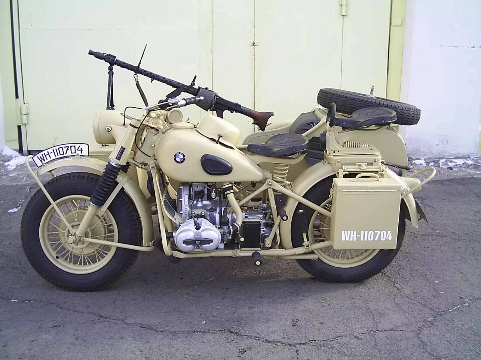 Байк 75 производитель. BMW r75. BMW r75 Sahara. Мотоцикл БМВ Р-75. БМВ Р 75 сахара.