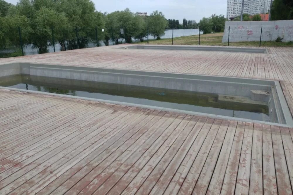 Парк с бассейном краснодар. Парк победы бассейн. бассейн краснодар. открытые бассейны в краснодаре. краснодар бассейн на улице.