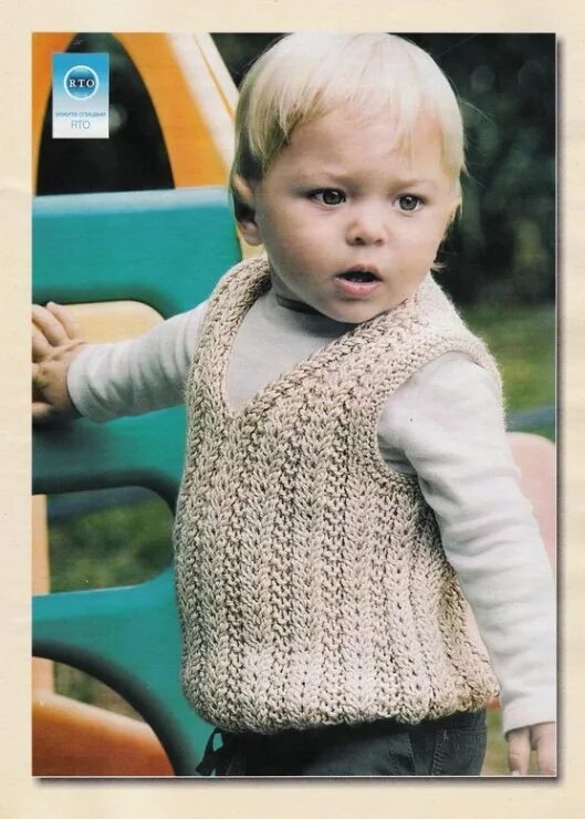 Вязаная безрукавка для мальчика. Жилет вязаный для мальчика. Вязаная безрукавка для мальчика. Вязаный жилет для мальчика спицами. Связать жилетку для мальчика 3 года.