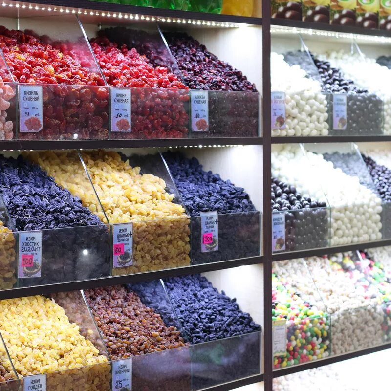 оптовый склад секонд хенд. оптовый склад одежды. товары на вещевых рынках. склад пряжи. склад магазина одежды.