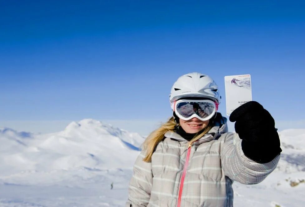 Что такое скипасс. Ski pass красная поляна. ски-пасс на горнолыжных курортах красной поляны. скипасс горнолыжный курорт красная поляна. ski pass роза хутор.