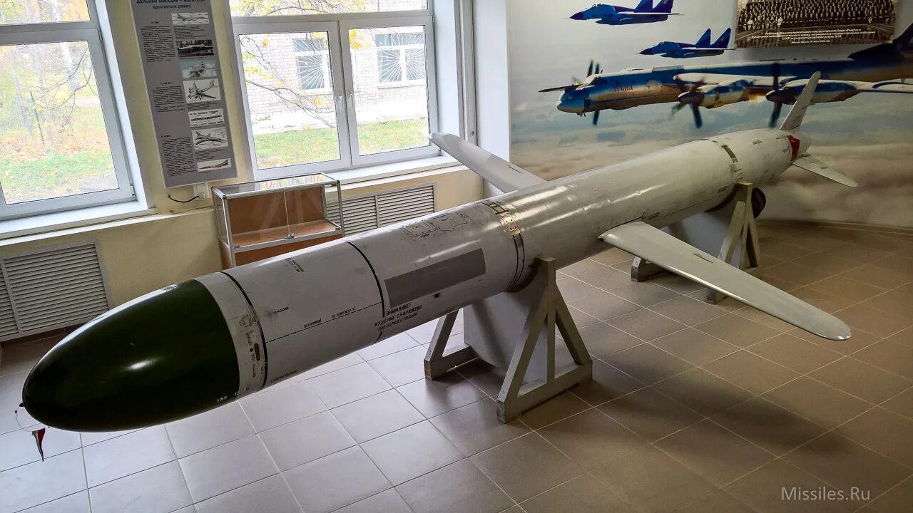 Х 555 ракета характеристики. X-55 ракета. Х-555 Крылатая ракета. X55 Крылатая ракета. Музей ракетостроения Дубна.