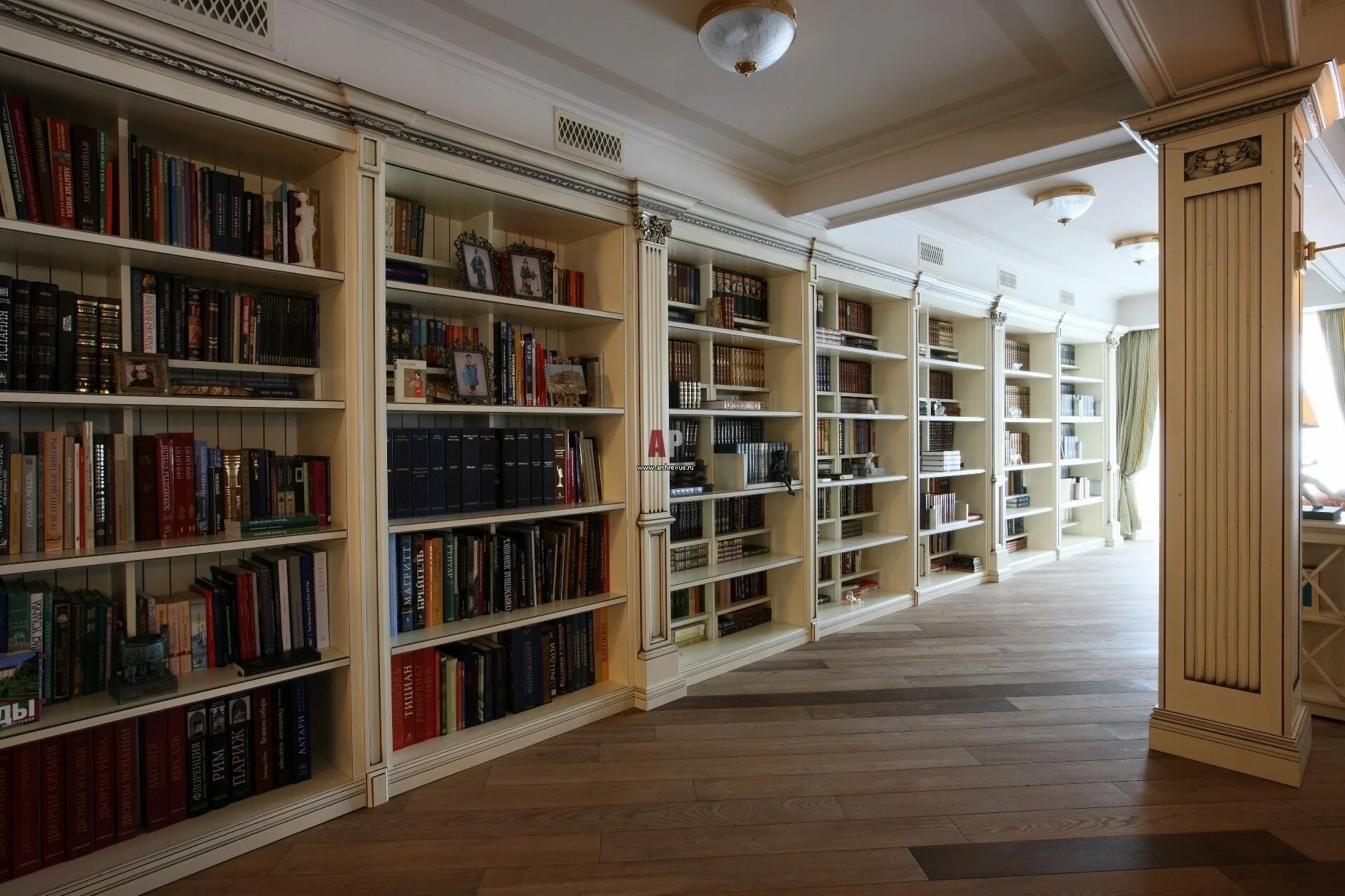 Книжные стеллажи в интерьере. Красивые домашние библиотеки. Красивая библиотека. Книжные шкафы для домашней библиотеки.