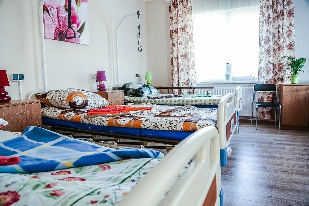 Дом престарелых комната. Пансионат долголетие малаховка. пансионат для пожилых денежниково. дом престарелых в денежниково. комнаты в интернате.