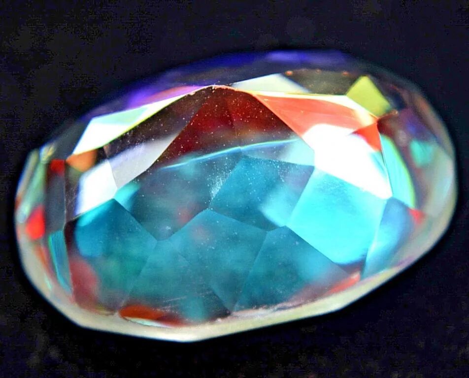 Радужный кварц Титаниум. Радужный кварц камень. Кварц Радужный Кристалл. Rainbow Quartz камень.