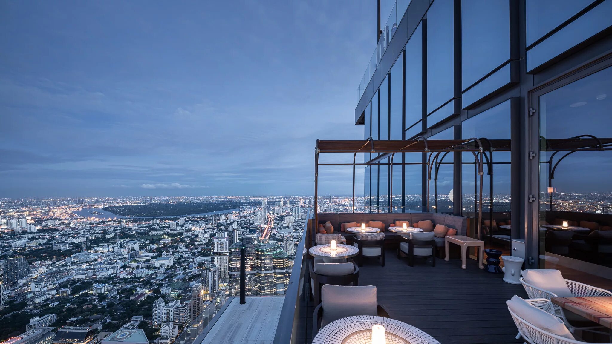 Skybar highpass deep. Mahanakhon skybar. маханакхон бангкок смотровая площадка. смотровая площадка sora skybar пномпень. sky bar алматы.