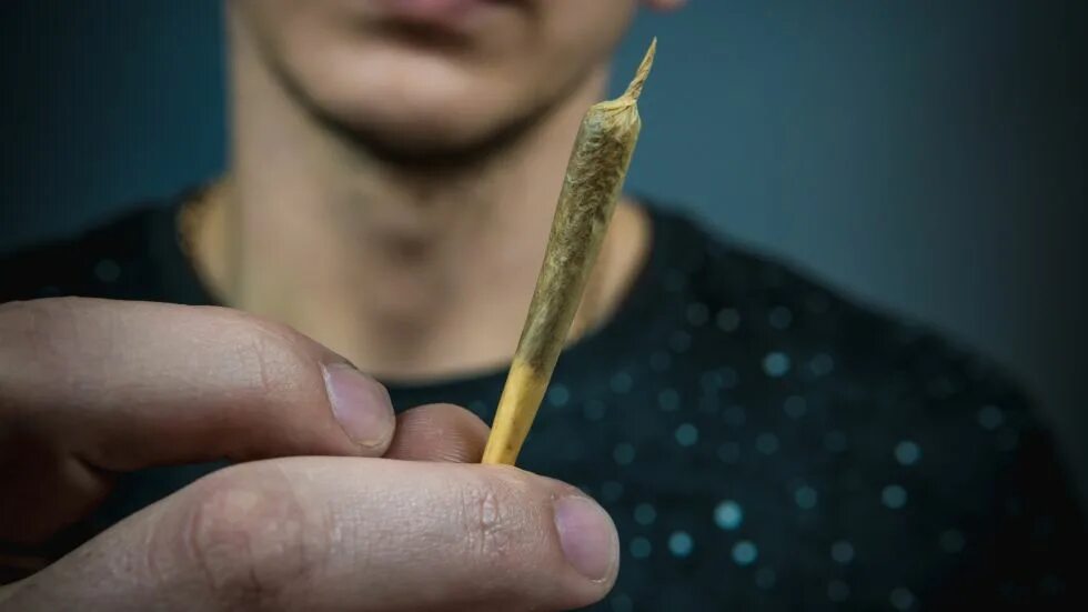 Желтизна от сигарет. Пожелтение пальцев рук. Меловидно крапчатый флюороз. Желтизна от сигарет. Желтизна от сигарет.