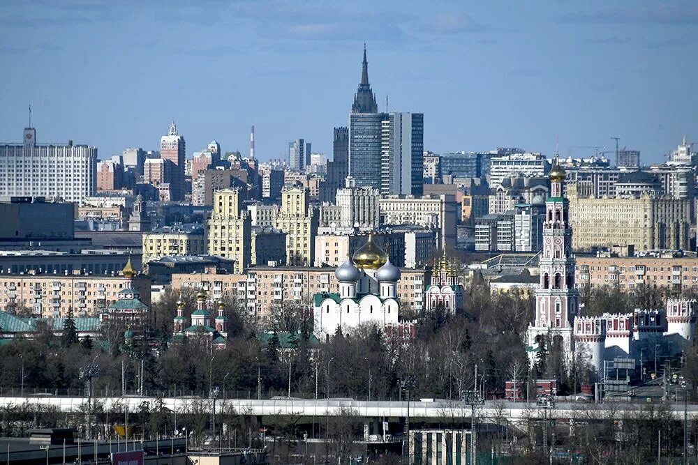 Центр воробьевы горы. Смотровая площадка воробьевы горы сейчас. Воробьевы горы вид на лужники. Смотровая площадка мгу воробьевы горы. Парк воробьевы горы москва.