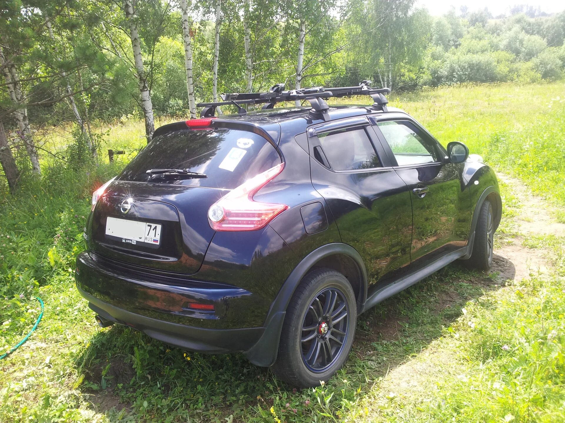 Nissan juke багажник на крышу. Велобагажник на ниссан джук. Ниссан жук багажник. Багажники на ниссан жук. Ниссан жук багажник бокс.