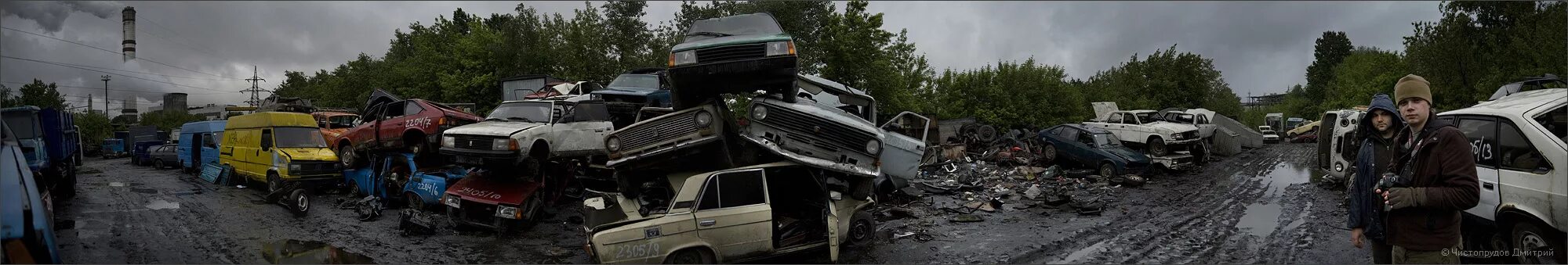 Свалка автомобилей в москве. Автосвалка йыхви. Джанк ярд. Где находятся свалки машин. Ваз 2114 автосвалка.