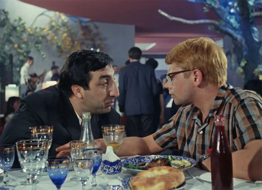 Арарат кещян кавказская пленница. Ремейк кавказской пленницы 2014. Кавказское кинокомедии. Фрунзе мкртчян кавказская пленница. Фрунзик мкртчян кавказская пленница.