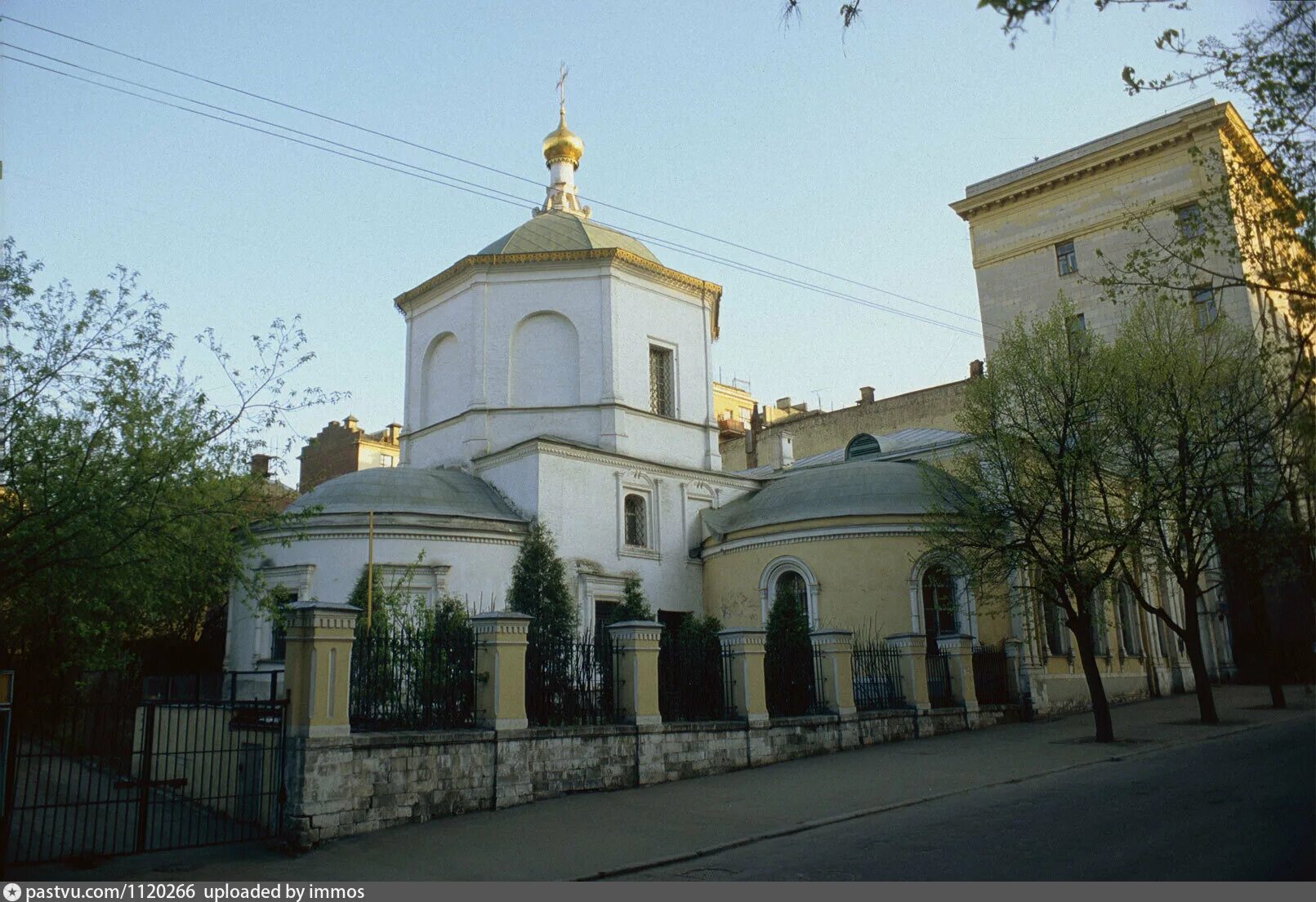 , 2-4с6 фото. Храм косьмы и доминиана в москве в шубине. Храм косьмы и дамиана в москве столешников переулок. Храм святых бессребреников космы и дамиана в шубине. Церковь космы и дамиана в шубине москва.