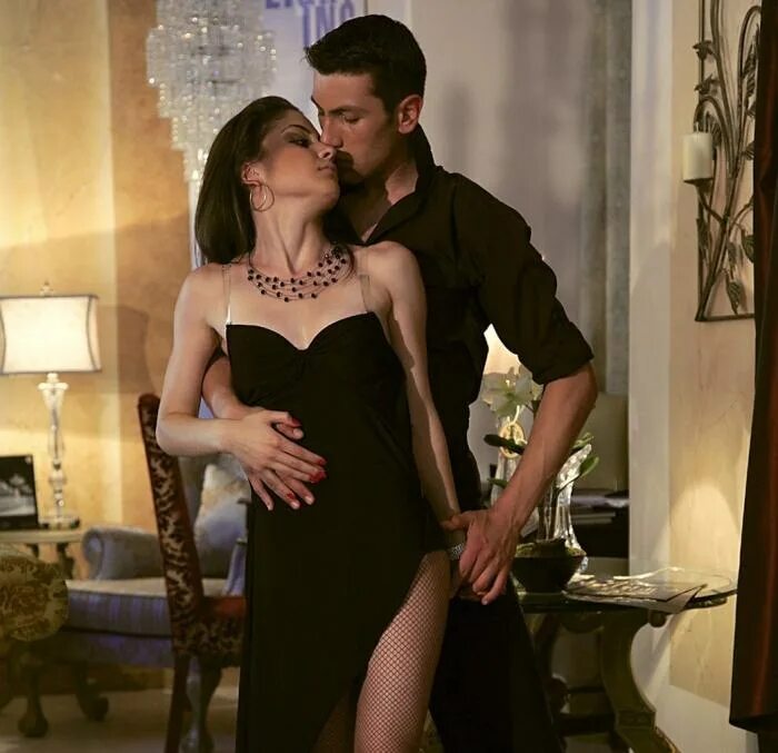 ты снимаешь вечернее платье. где твои крылья которые нравились мне. девушка с оторванными крыльями. кстати где твои крылья которые нравились мне. ты снимаешь вечернее платье стоя лицом ремикс.