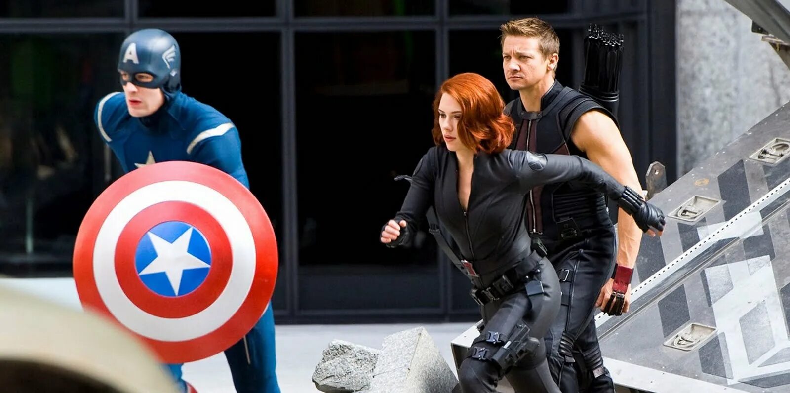Капитан Америка из Мстители 2012. Мстители кадры. Вдова и капитан